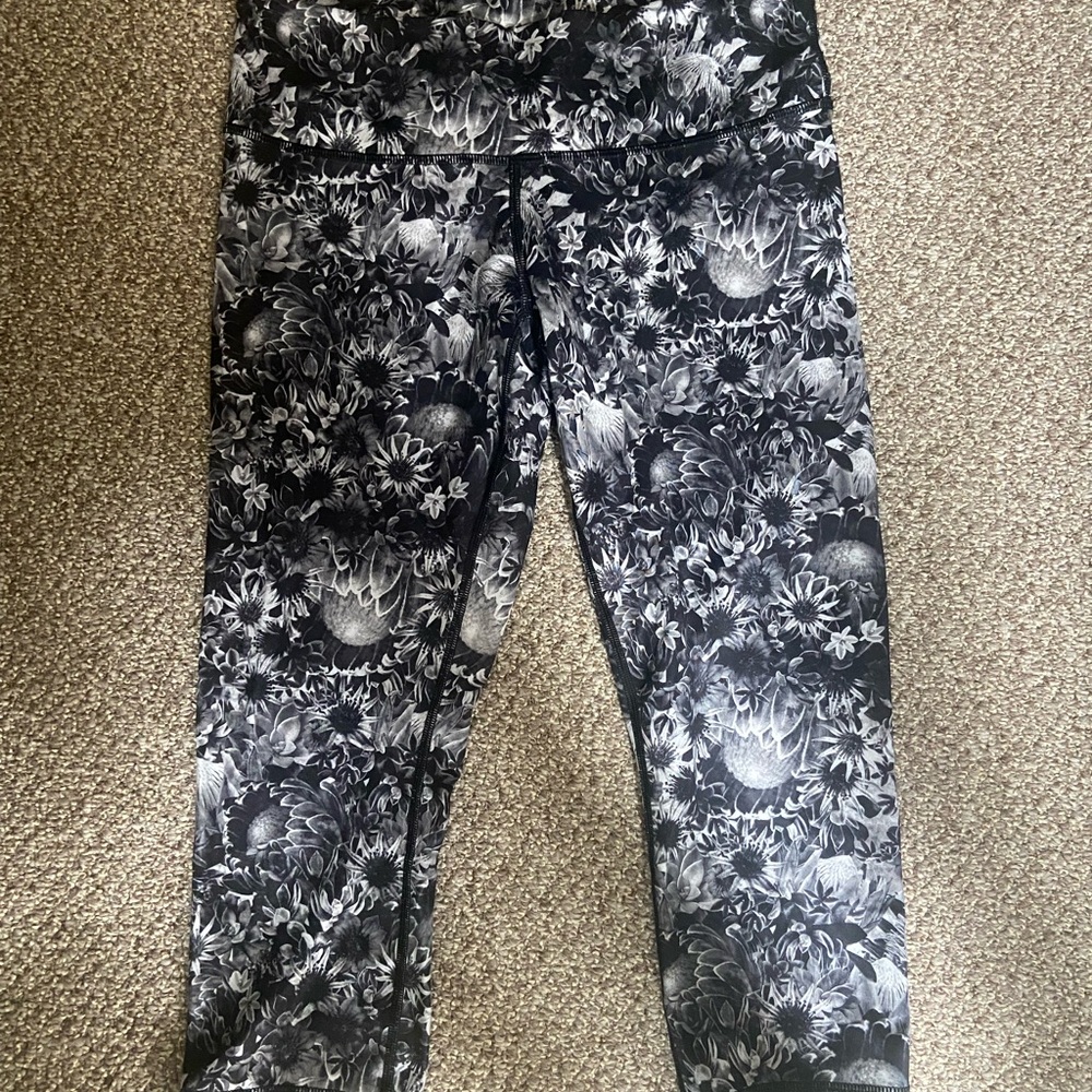 Lululemon cropped floral leggings size 8